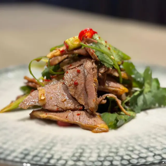 Salade de bœuf émincé aux herbes