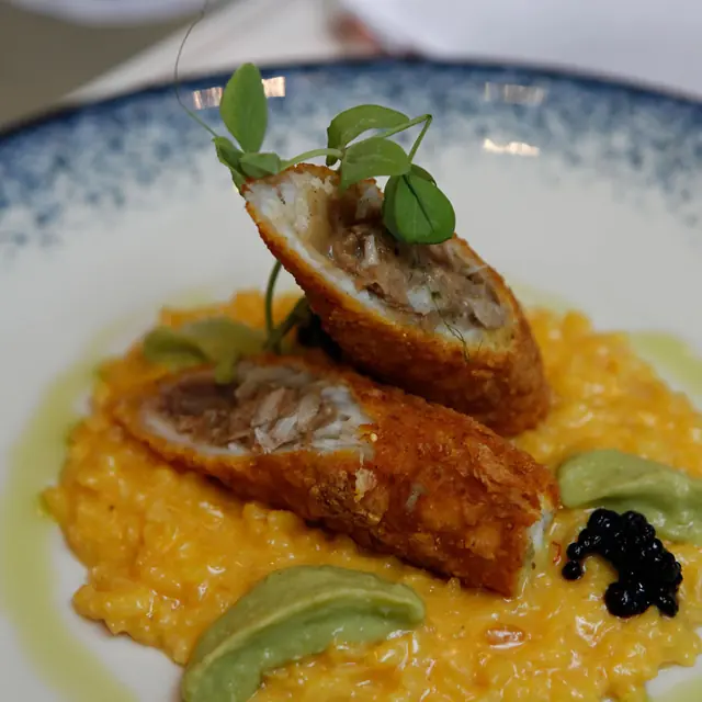 Rouleaux croustillants sur risotto