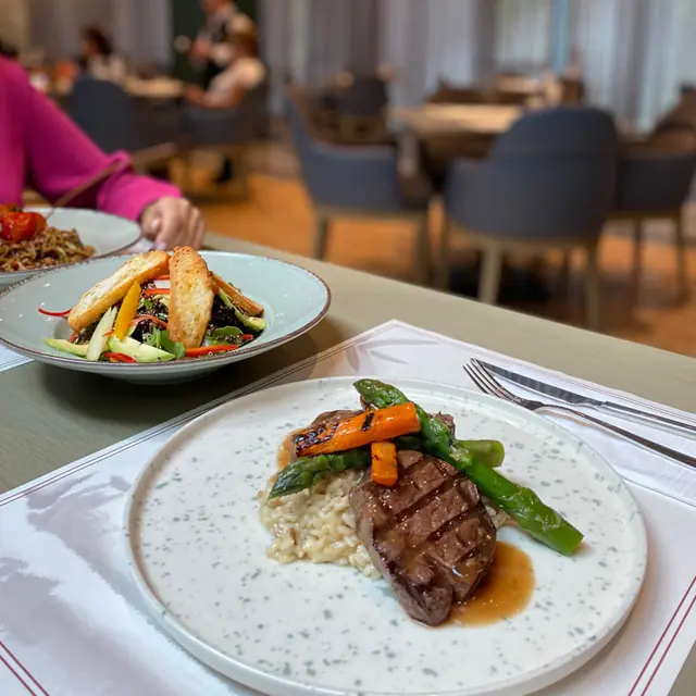 Pièce de bœuf, légumes et risotto